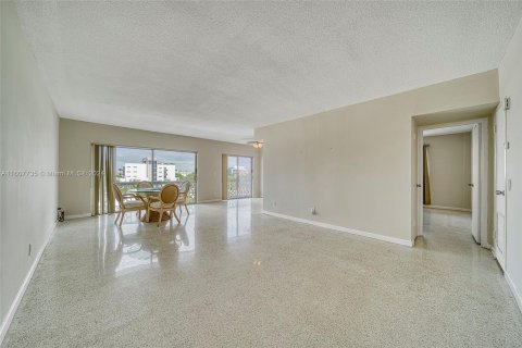 Condominio en venta en Bay Harbor Islands, Florida, 1 dormitorio, 86.31 m2 № 1240144 - foto 13