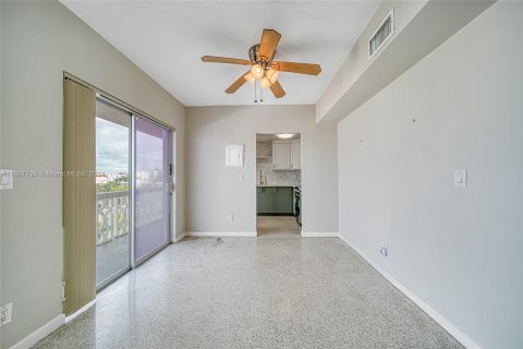 Condominio en venta en Bay Harbor Islands, Florida, 1 dormitorio, 86.31 m2 № 1240144 - foto 8