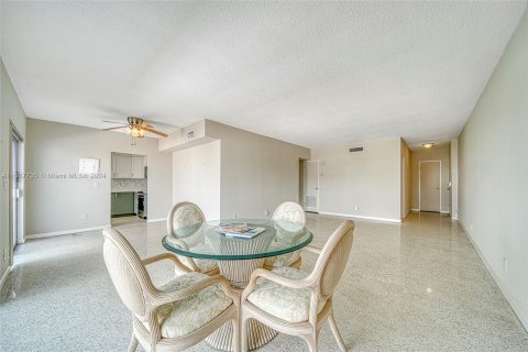 Condominio en venta en Bay Harbor Islands, Florida, 1 dormitorio, 86.31 m2 № 1240144 - foto 10