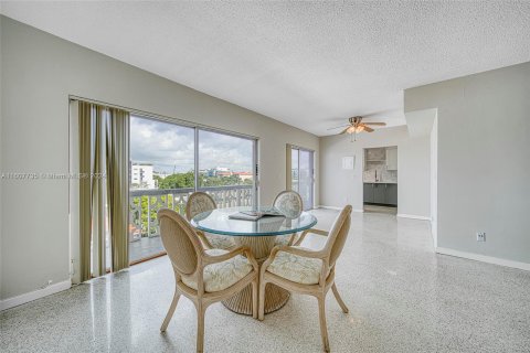 Condominio en venta en Bay Harbor Islands, Florida, 1 dormitorio, 86.31 m2 № 1240144 - foto 9