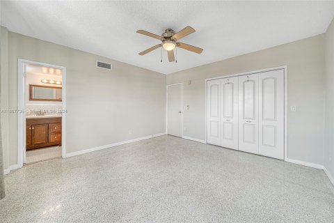 Condo in Bay Harbor Islands, Florida, 1 bedroom  № 1240144 - photo 16