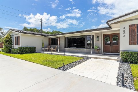 Villa ou maison à vendre à Palmetto Bay, Floride: 5 chambres, 222.22 m2 № 1240178 - photo 2