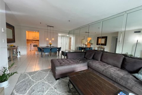 Condominio en venta en Sunny Isles Beach, Florida, 2 dormitorios, 91.97 m2 № 1240179 - foto 3