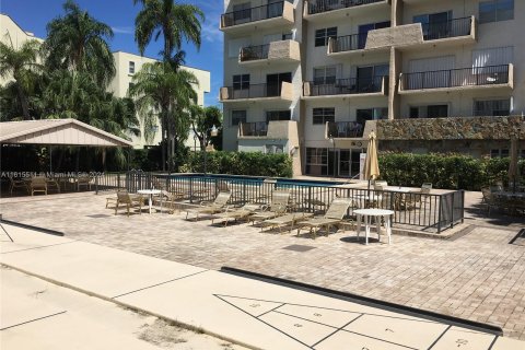 Copropriété à vendre à Sunny Isles Beach, Floride: 2 chambres, 91.97 m2 № 1240179 - photo 30