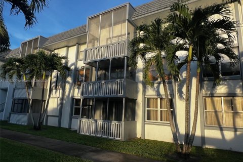 Copropriété à vendre à Hialeah, Floride: 2 chambres, 83.8 m2 № 1398484 - photo 1