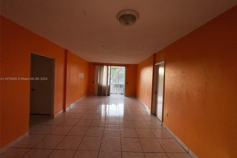 Condominio en venta en Hialeah, Florida, 2 dormitorios, 83.8 m2 № 1398484 - foto 7