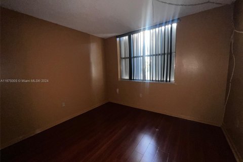 Condo in Hialeah, Florida, 2 bedrooms  № 1398484 - photo 8