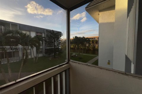 Copropriété à vendre à Hialeah, Floride: 2 chambres, 83.8 m2 № 1398484 - photo 15