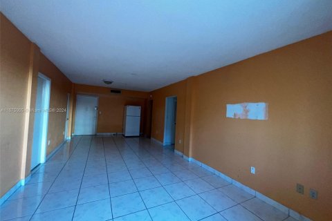 Copropriété à vendre à Hialeah, Floride: 2 chambres, 83.8 m2 № 1398484 - photo 6