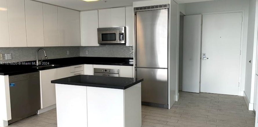 Condo in Miami, Florida, 2 bedrooms  № 1406015