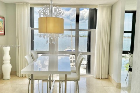 Copropriété à vendre à Miami, Floride: 2 chambres, 154.31 m2 № 1406012 - photo 5