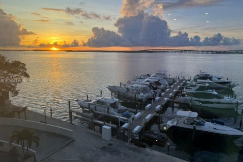 Condo in Miami, Florida, 2 bedrooms  № 1406012 - photo 1