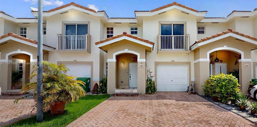 Townhouse in Homestead, Florida 3 bedrooms, 153.94 sq.m. № 1368936