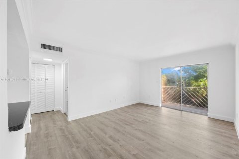 Apartamento en alquiler en Miami, Florida, 1 dormitorio, 63.17 m2 № 1368939 - foto 2