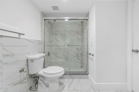 Apartamento en alquiler en Miami, Florida, 1 dormitorio, 63.17 m2 № 1368939 - foto 5