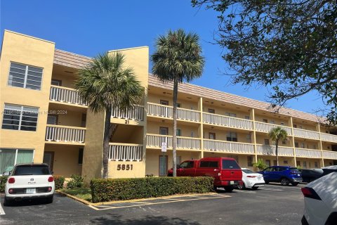 Condominio en venta en Tamarac, Florida, 1 dormitorio, 61.32 m2 № 1368940 - foto 2