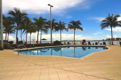 Condominio en alquiler en Miami, Florida, 2 dormitorios, 127 m2 № 1368935 - foto 22