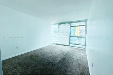 Condominio en alquiler en Miami, Florida, 2 dormitorios, 127 m2 № 1368935 - foto 10