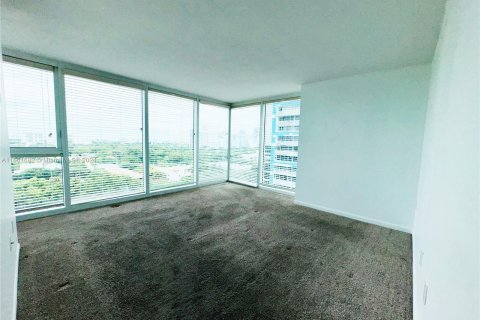 Condominio en alquiler en Miami, Florida, 2 dormitorios, 127 m2 № 1368935 - foto 13