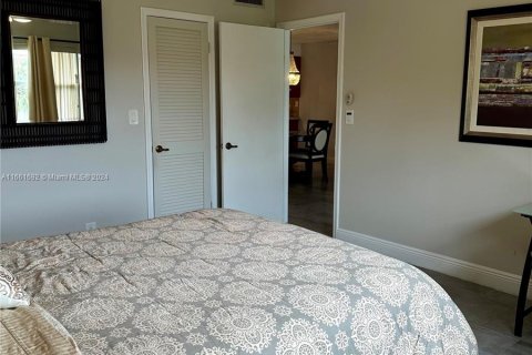 Condo in Pembroke Pines, Florida, 2 bedrooms  № 1368938 - photo 25