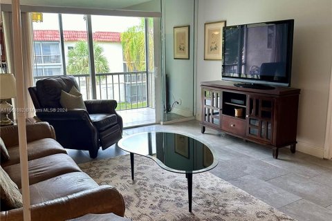 Condo in Pembroke Pines, Florida, 2 bedrooms  № 1368938 - photo 21