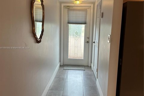 Copropriété à louer à Pembroke Pines, Floride: 2 chambres, 108.7 m2 № 1368938 - photo 4