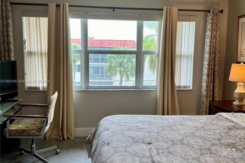 Condo in Pembroke Pines, Florida, 2 bedrooms  № 1368938 - photo 23