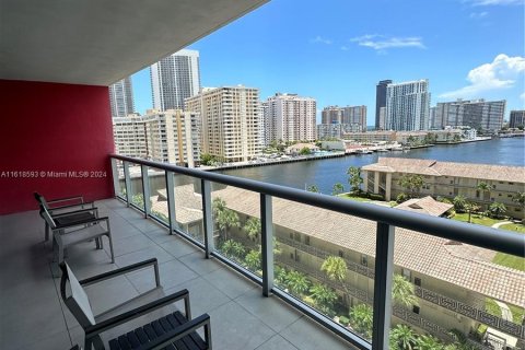 Condo in Hallandale Beach, Florida, 2 bedrooms  № 1239863 - photo 19