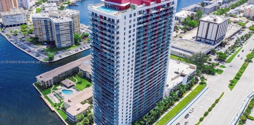 Condo à Hallandale Beach, Floride, 2 chambres  № 1239863