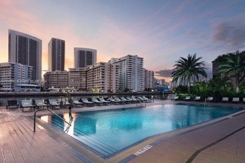 Copropriété à vendre à Hallandale Beach, Floride: 2 chambres, 95.69 m2 № 1239863 - photo 11