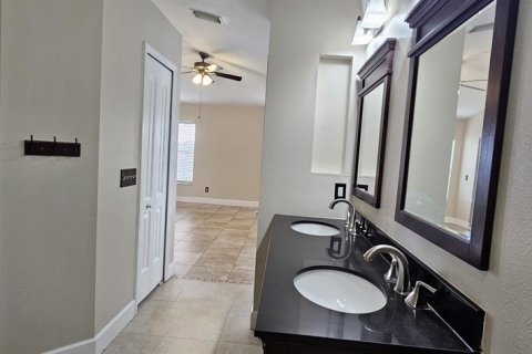 Casa en venta en Tampa, Florida, 4 dormitorios, 173.17 m2 № 1372098 - foto 16