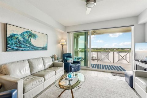 Condo in Indian Shores, Florida, 3 bedrooms  № 1368160 - photo 21