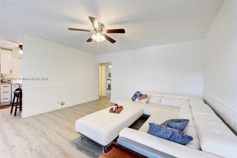 Appartement à vendre à Pompano Beach, Floride: 2 chambres, 102.19 m2 № 1094842 - photo 3