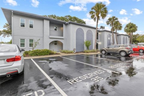 Condo in Pinellas Park, Florida, 1 bedroom  № 1364686 - photo 1