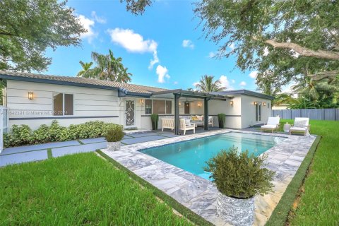 Villa ou maison à vendre à Biscayne Park, Floride: 6 chambres, 197.88 m2 № 1329450 - photo 3