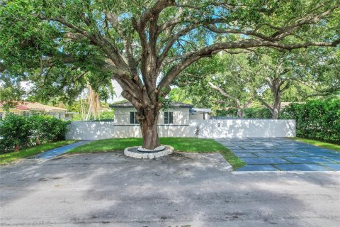 Villa ou maison à vendre à Biscayne Park, Floride: 6 chambres, 197.88 m2 № 1329450 - photo 2