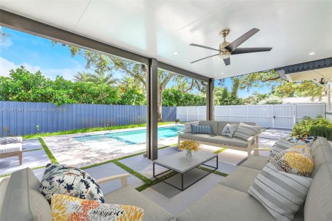 Casa en venta en Biscayne Park, Florida, 6 dormitorios, 197.88 m2 № 1329450 - foto 4