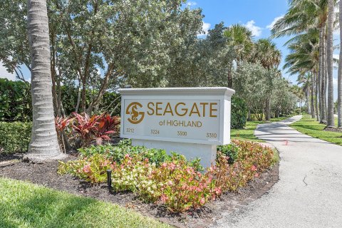 Condo in Highland Beach, Florida, 2 bedrooms  № 1228642 - photo 19