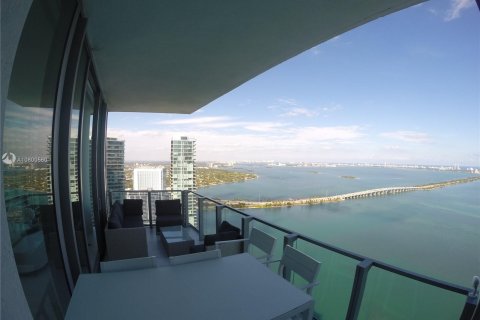 Condo in Miami, Florida, 4 bedrooms  № 1135 - photo 26