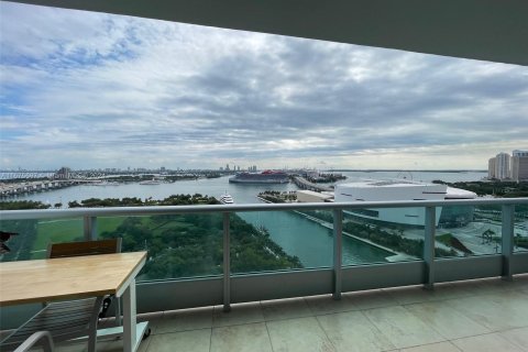 Condo in Miami, Florida, 1 bedroom  № 1402531 - photo 5