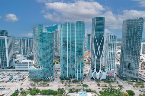 Condo in Miami, Florida, 1 bedroom  № 1402531 - photo 2