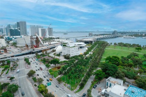 Condo in Miami, Florida, 1 bedroom  № 1402531 - photo 25