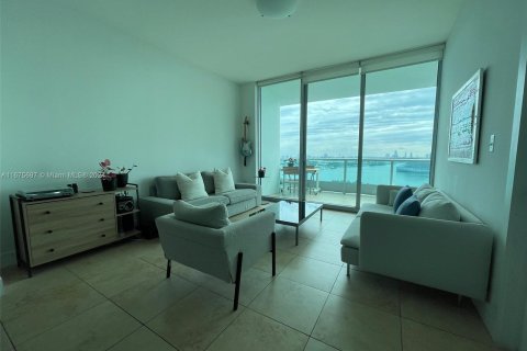 Condo in Miami, Florida, 1 bedroom  № 1402531 - photo 12