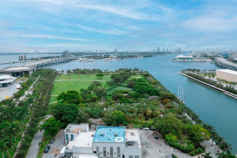 Condo in Miami, Florida, 1 bedroom  № 1402531 - photo 26