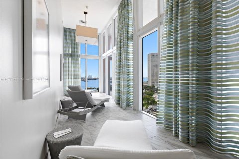 Condo in Miami, Florida, 1 bedroom  № 1402533 - photo 30