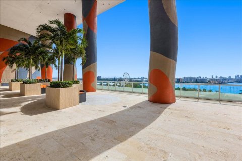 Condo in Miami, Florida, 1 bedroom  № 1402533 - photo 28