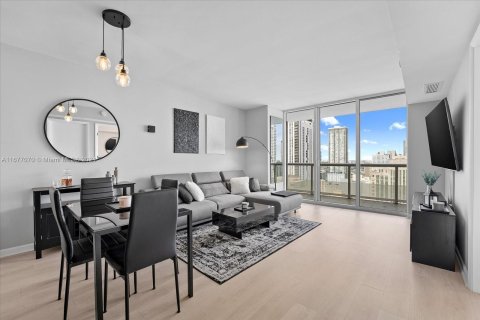 Condominio en venta en Miami, Florida, 1 dormitorio, 65.03 m2 № 1402533 - foto 1