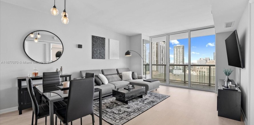 Condominio en Miami, Florida, 1 dormitorio  № 1402533