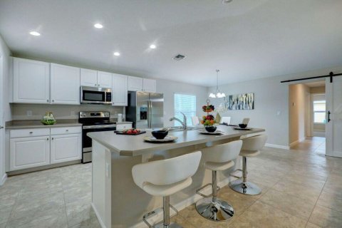 Villa ou maison à vendre à Palm Bay, Floride: 4 chambres, 169.18 m2 № 860390 - photo 5