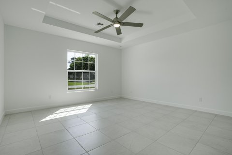 House in Palm Bay, Florida 4 bedrooms, 169.18 sq.m. № 860390 - photo 13